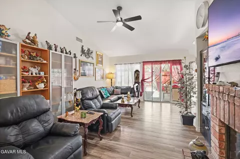 44505 Shadowcrest Dr, Lancaster, CA 93536 photo 12