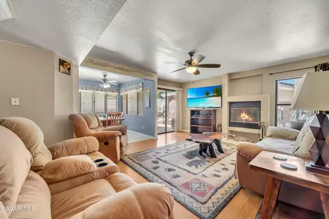 Living - 3628 Marilynn St, Lancaster, CA 93536 photo 2 of 3