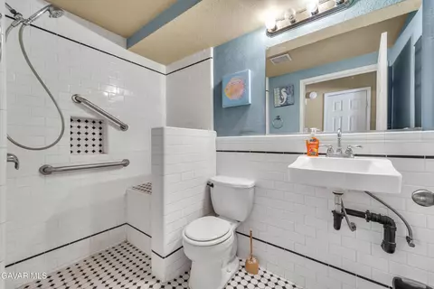 Bath - 3628 Marilynn St, Lancaster, CA 93536 photo 1 of 5