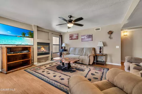 Living - 3628 Marilynn St, Lancaster, CA 93536 photo 1 of 3
