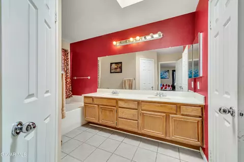 Bath - 3628 Marilynn St, Lancaster, CA 93536 photo 3 of 5