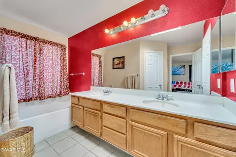Bath - 3628 Marilynn St, Lancaster, CA 93536 photo 4 of 5