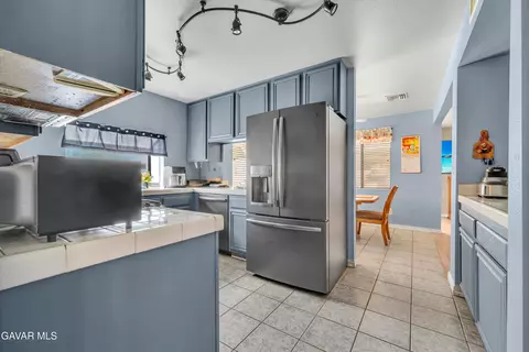 Kitchen - 3628 Marilynn St, Lancaster, CA 93536 photo 1 of 3