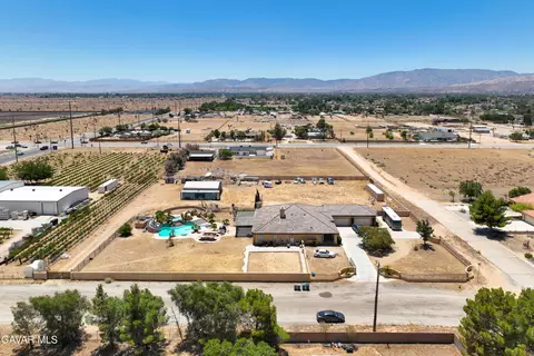 42094 21st St W, Lancaster, CA 93536 photo 1