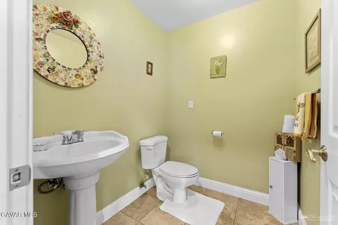 Bath - 23309 Tak Ct, Tehachapi, CA 93561 photo 4 of 5