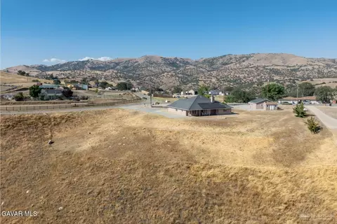 View/Area - 23309 Tak Ct, Tehachapi, CA 93561 photo 2 of 15