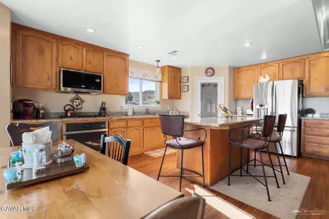 Kitchen - 23309 Tak Ct, Tehachapi, CA 93561 photo 3 of 3