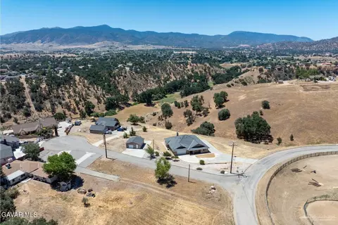 View/Area - 23309 Tak Ct, Tehachapi, CA 93561 photo 9 of 15