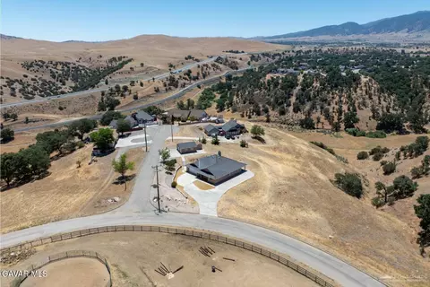 View/Area - 23309 Tak Ct, Tehachapi, CA 93561 photo 10 of 15