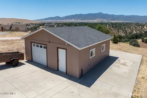 Exterior - 23309 Tak Ct, Tehachapi, CA 93561 photo 4 of 6