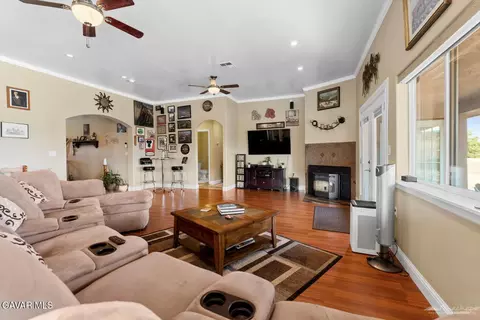 Living - 23309 Tak Ct, Tehachapi, CA 93561 photo 2 of 3