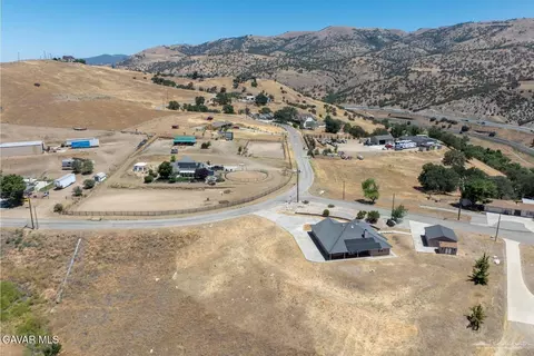 View/Area - 23309 Tak Ct, Tehachapi, CA 93561 photo 12 of 15