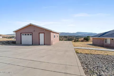 Exterior - 23309 Tak Ct, Tehachapi, CA 93561 photo 5 of 6