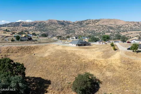 View/Area - 23309 Tak Ct, Tehachapi, CA 93561 photo 3 of 15