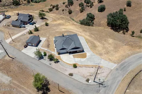 View/Area - 23309 Tak Ct, Tehachapi, CA 93561 photo 11 of 15