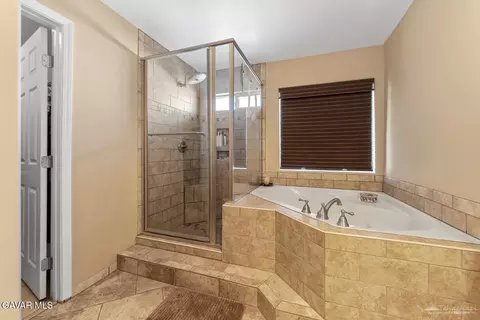 Bath - 23309 Tak Ct, Tehachapi, CA 93561 photo 5 of 5