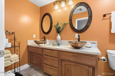 Bath - 23309 Tak Ct, Tehachapi, CA 93561 photo 3 of 5
