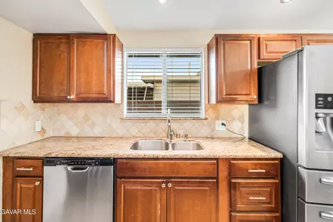 Kitchen - 2017 Newgrove St W, Lancaster, CA 93536 photo 3 of 3