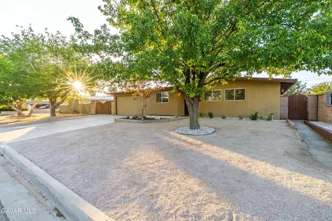 Exterior - 2017 Newgrove St W, Lancaster, CA 93536 photo 17 of 18