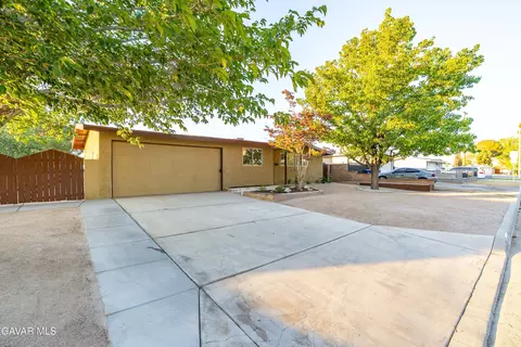 Exterior - 2017 Newgrove St W, Lancaster, CA 93536 photo 14 of 18