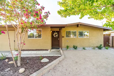 Exterior - 2017 Newgrove St W, Lancaster, CA 93536 photo 18 of 18