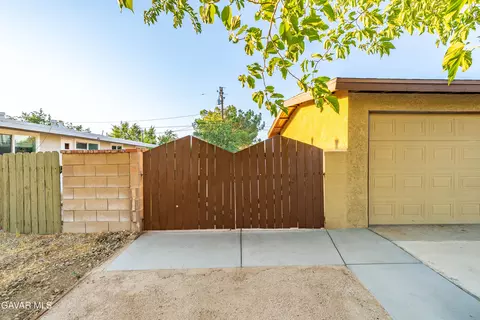 Exterior - 2017 Newgrove St W, Lancaster, CA 93536 photo 15 of 18