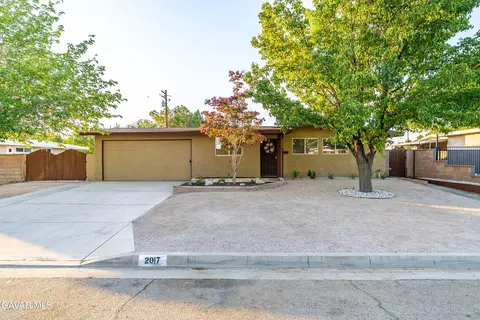 Exterior - 2017 Newgrove St W, Lancaster, CA 93536 photo 13 of 18