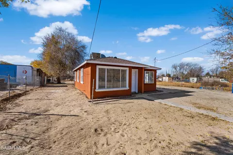 43331 Fairglen Rd, Lancaster, CA 93535 photo 2