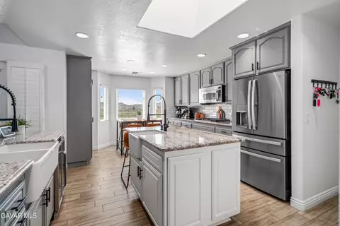 Kitchen - 32175 Cedarcroft Rd, Acton, CA 93510 photo 1 of 6
