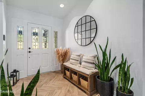 Entry Way - 32175 Cedarcroft Rd, Acton, CA 93510 photo 1 of 3