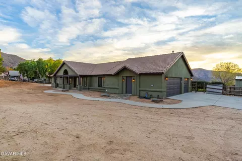 Exterior - 32175 Cedarcroft Rd, Acton, CA 93510 photo 2 of 18