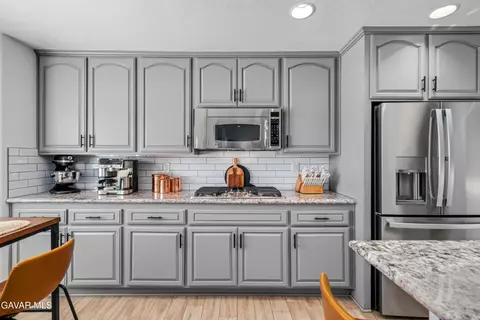 Kitchen - 32175 Cedarcroft Rd, Acton, CA 93510 photo 5 of 6