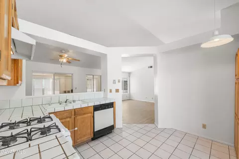 44242 Brandon Thomas Way, Lancaster, CA 93536 photo 12