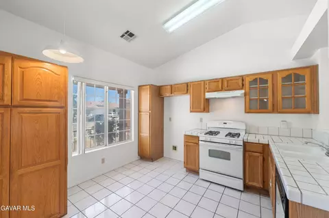 44242 Brandon Thomas Way, Lancaster, CA 93536 photo 8