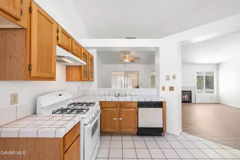 44242 Brandon Thomas Way, Lancaster, CA 93536 photo 11