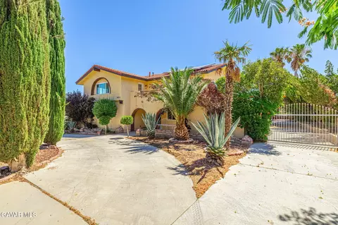 42016 Silverpuffs Dr, Quartz Hill, CA 93536