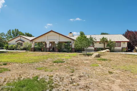 2828 Ave O 8 W, Palmdale, CA 93551