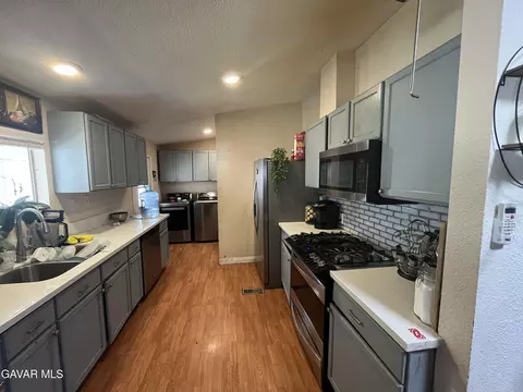 Kitchen - 45645 E 25th St #102, Lancaster, CA 93535 photo 1 of 1