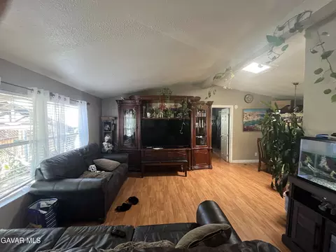 Living - 45645 E 25th St #102, Lancaster, CA 93535 photo 1 of 1