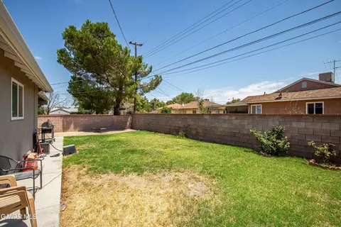Exterior - 45532 Elm Ave, Lancaster, CA 93534 photo 8 of 9