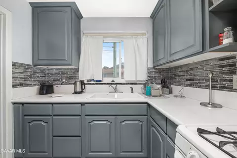 Kitchen - 45532 Elm Ave, Lancaster, CA 93534 photo 2 of 3