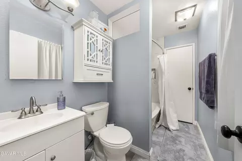 Bath - 45532 Elm Ave, Lancaster, CA 93534 photo 1 of 2