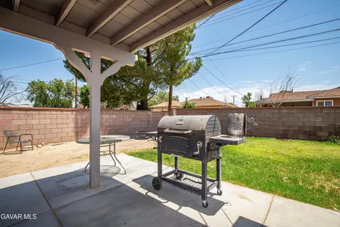 Exterior - 45532 Elm Ave, Lancaster, CA 93534 photo 4 of 9
