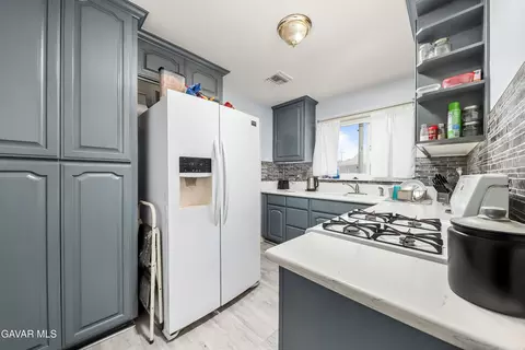 Kitchen - 45532 Elm Ave, Lancaster, CA 93534 photo 1 of 3