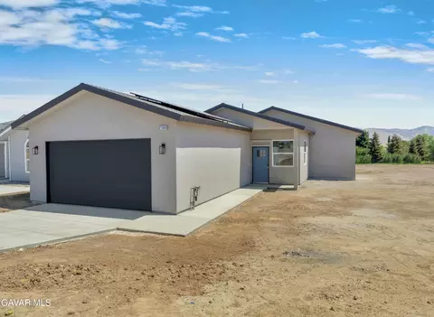 21640 Loop St, Tehachapi, CA 93561 photo 1