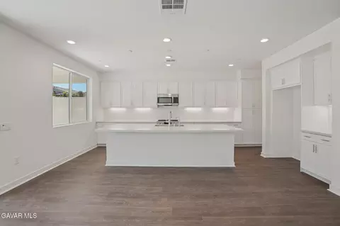 4032 Saddle Dr, Palmdale, CA 93551 photo 3