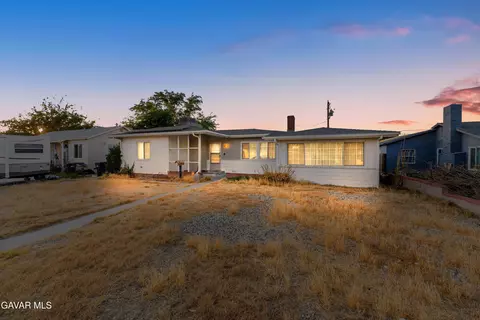 1147 Ivesbrook St W, Lancaster, CA 93534