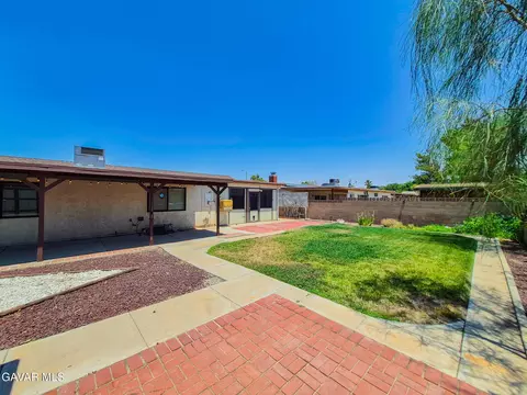 Exterior - 2534 Ave R-3 E, Palmdale, CA 93550 photo 12 of 14