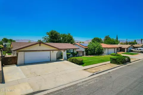 2534 Ave R-3 E, Palmdale, CA 93550