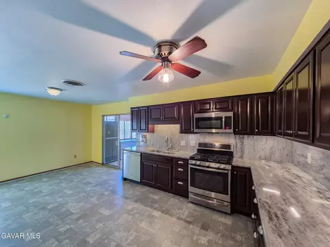 Kitchen - 2534 Ave R-3 E, Palmdale, CA 93550 photo 4 of 7